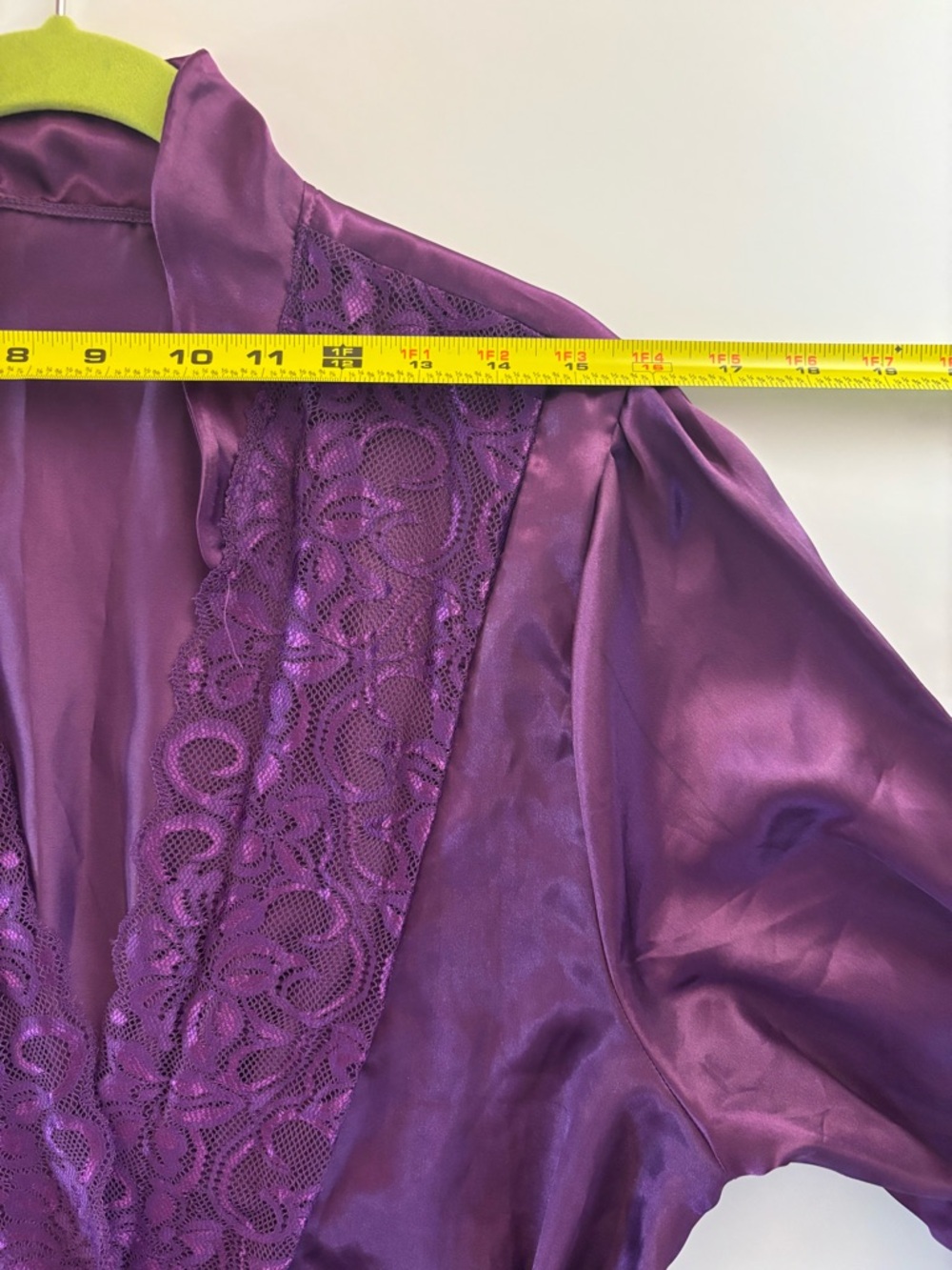 Vintage L-XL Lace Trim Women's Robe, Luxury, whimsigoth, fairycore, sleep gown - Picture 13 of 14